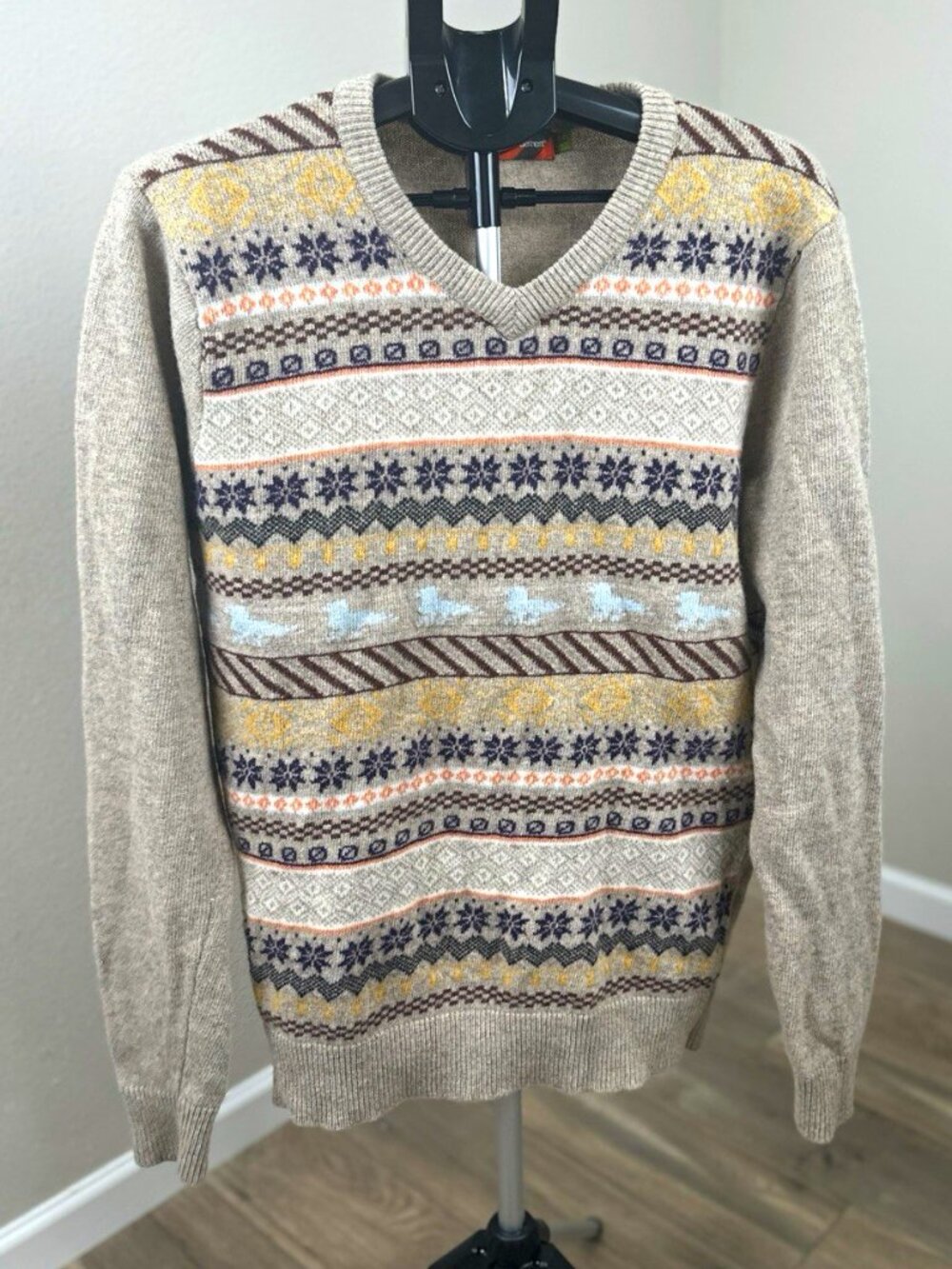 Modern Amusement Men’s XL 100% Lambswool Fair Isle V-Neck Sweater